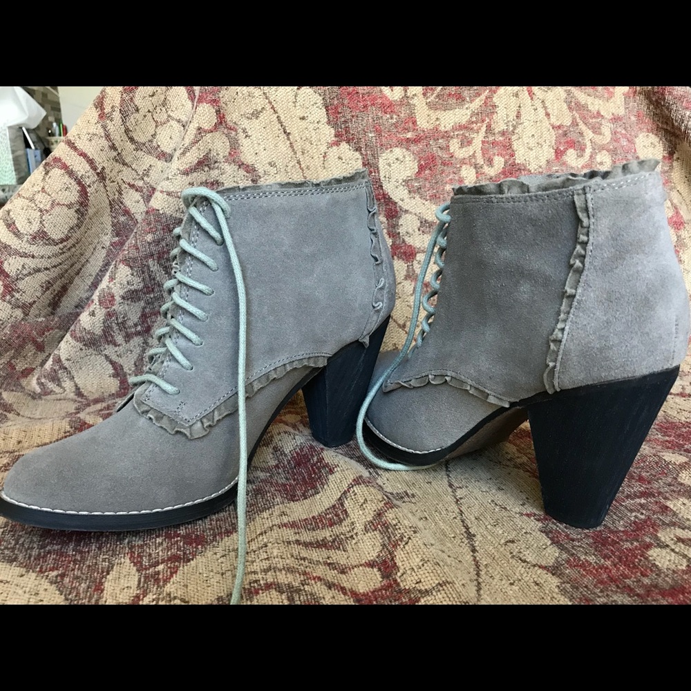 Messeca New York GWEN Grey Suede Bootie